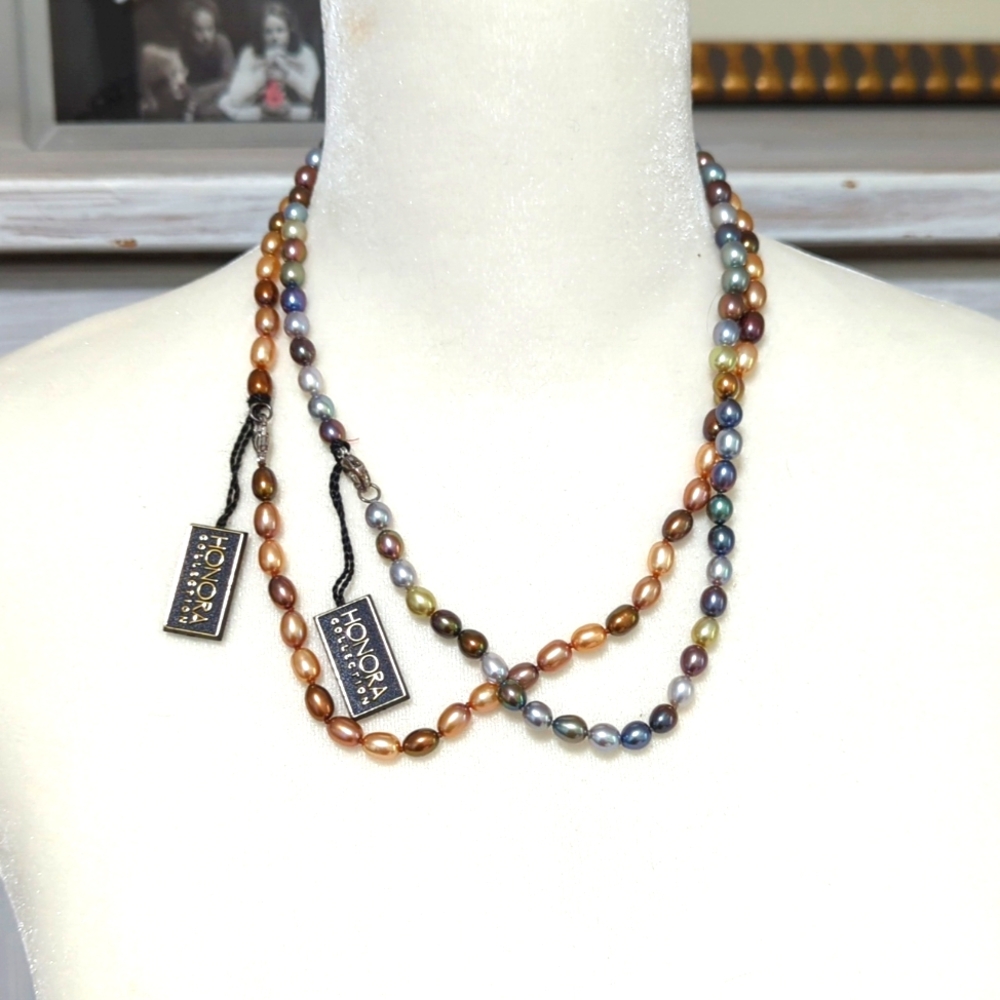 NWT Necklace Beaded Metallic